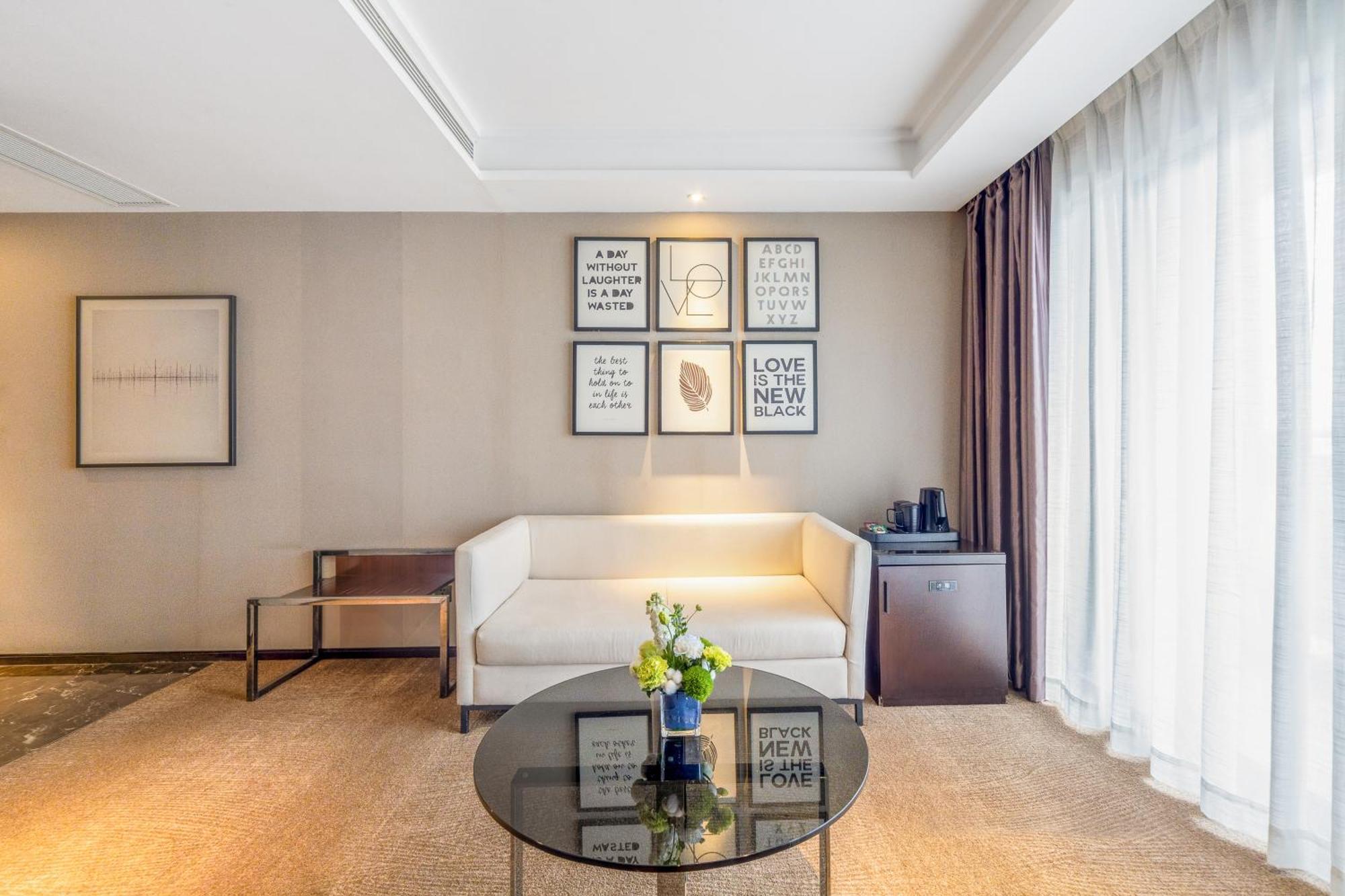 Zhonghao International Hotel Шънджън Екстериор снимка