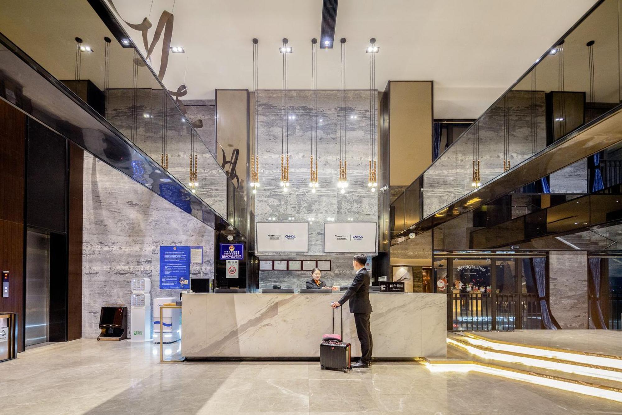 Zhonghao International Hotel Шънджън Екстериор снимка