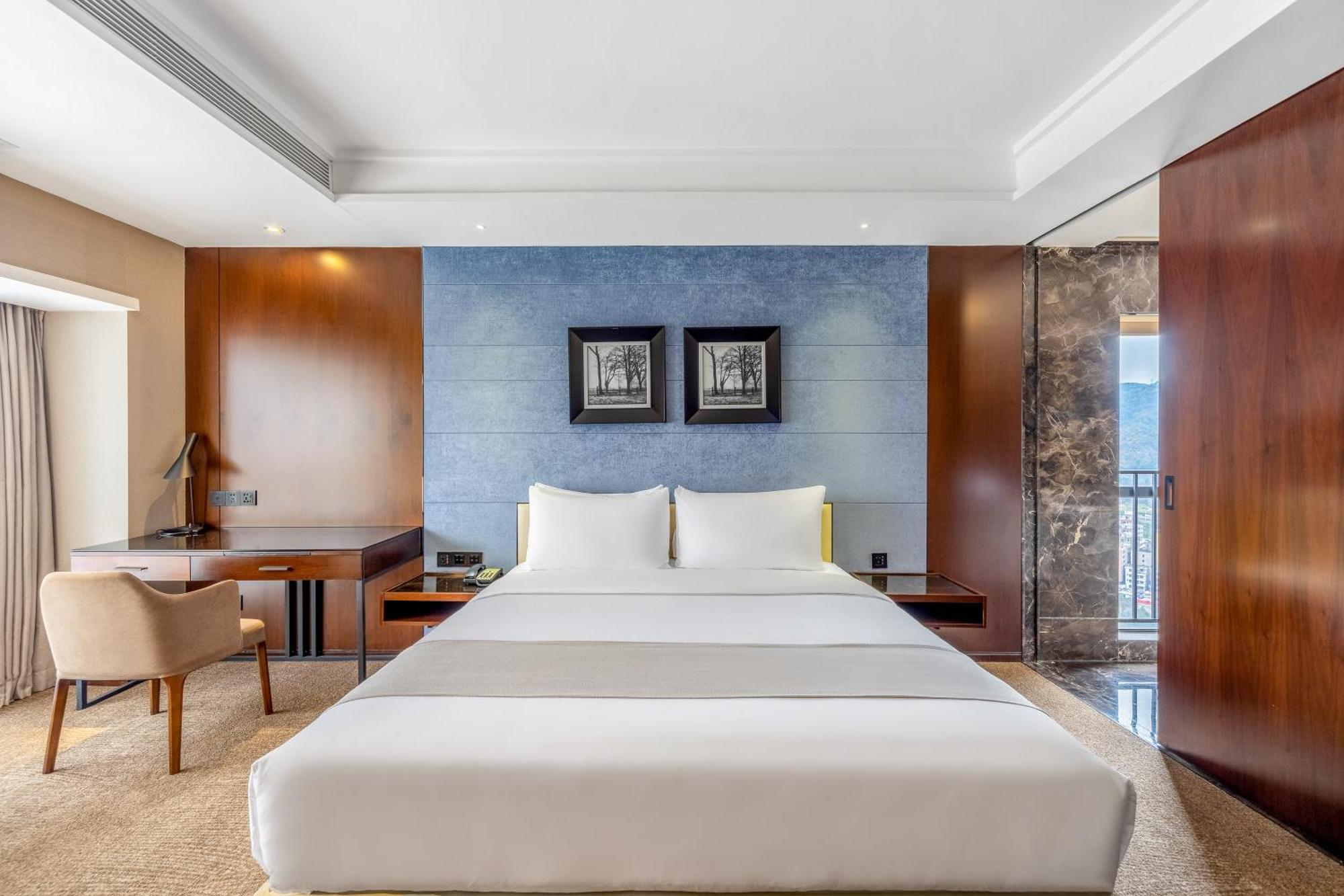 Zhonghao International Hotel Шънджън Екстериор снимка