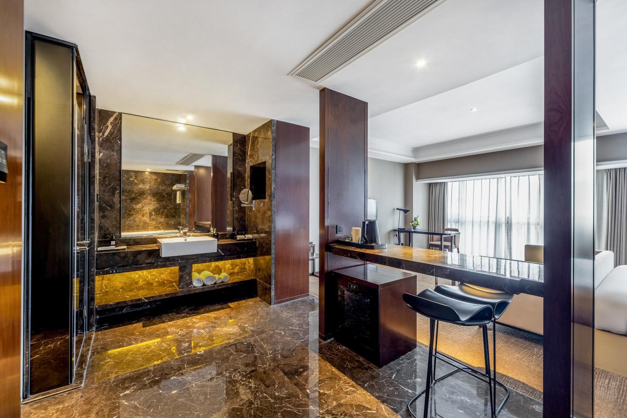 Zhonghao International Hotel Шънджън Екстериор снимка