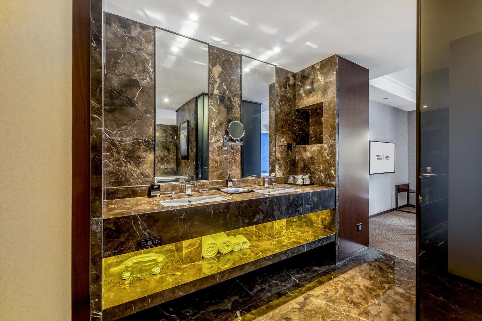 Zhonghao International Hotel Шънджън Екстериор снимка